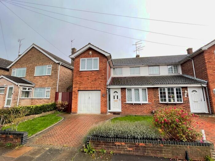 3 Bedroom Semi-Detached House To Rent In Broughton Avenue, Luton, LU3