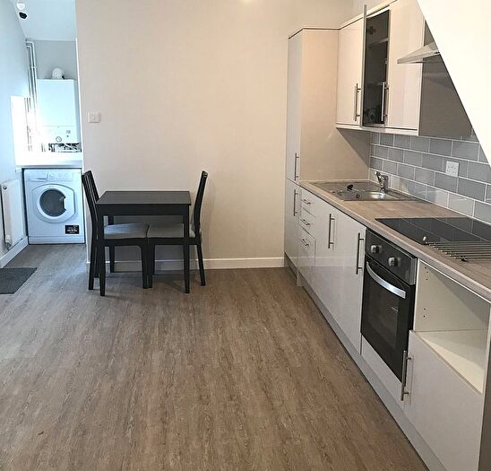 2 Bedroom Maisonette To Rent In Cymmer Street, Cardiff, CF11