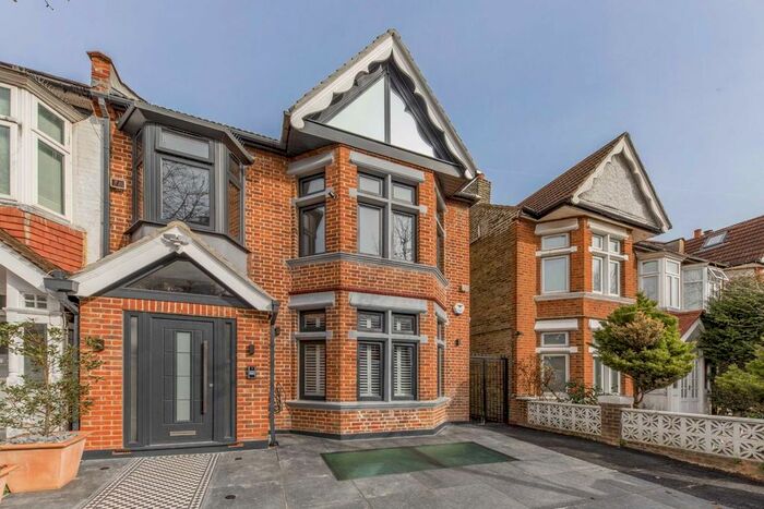 2 Bedroom Flat To Rent In Craven Avenue, London, W5