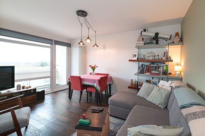 1 Bedroom Flat To Rent In Fontley Way, Kimpton House Fontley Way, SW15