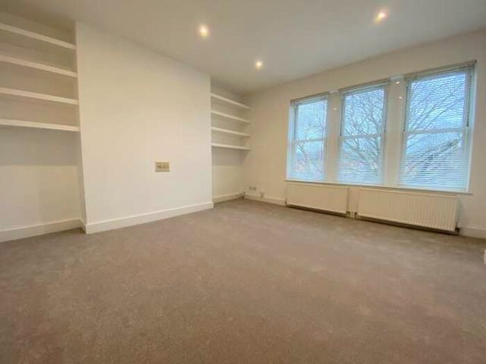 2 Bedroom Apartment To Rent In The Gardens, East Dulwich, SE22