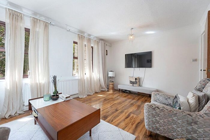 2 Bedroom Flat For Sale In Albion Road, Sutton, SM2