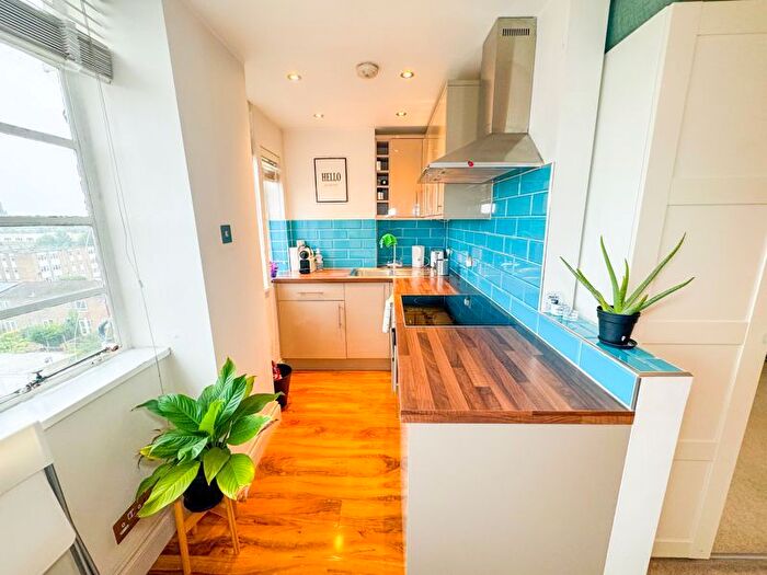 Studio For Sale In Balham High Road, London, SW17