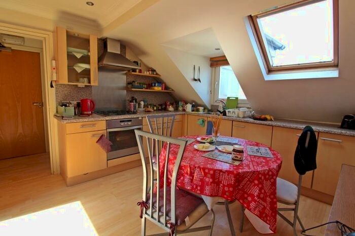 1 Bedroom Flat To Rent In The Parade, Roath, Cardiff, CF24