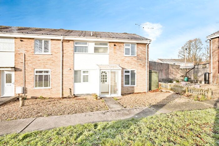 3 Bedroom End Terrace House For Sale In Vale Road, Yeovil, BA21