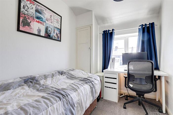 3 Bedroom Terraced House For Sale In Marina Avenue, Beeston, Nottinghamshire, NG9