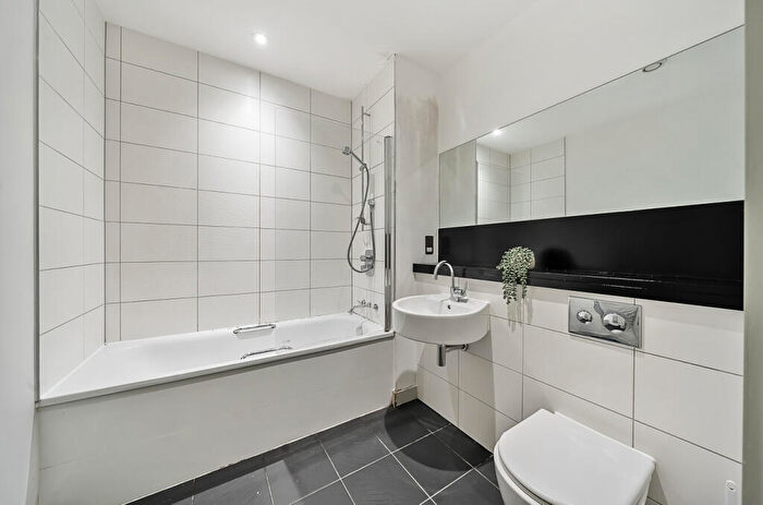 2 Bedroom Apartment For Sale In Watson Street, Manchester, Greater Manchester, M3
