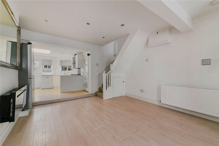 3 Bedroom Flat To Rent In Calvert Road, London, SE10