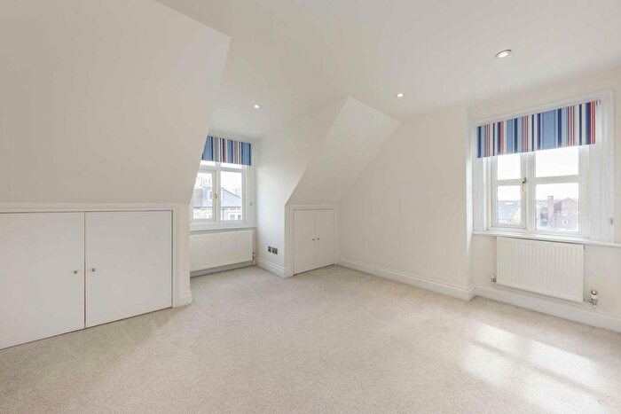3 Bedroom Flat To Rent In Wellesley Road, London, W4