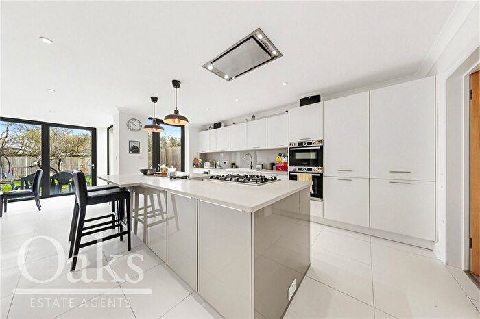 5 Bedroom Semi-Detached House For Sale In Bennetts Way, Shirley, CR0