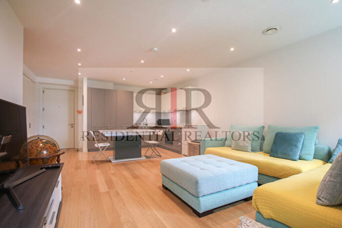 2 Bedroom Flat To Rent In Canter Way, London, E1