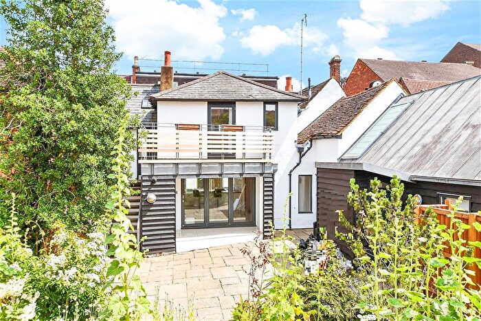1 Bedroom Maisonette For Sale In Dene Street, Dorking, Surrey, RH4