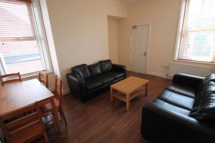 4 Bedroom Flat To Rent In Simonside Terrace, Newcastle Upon Tyne, NE6
