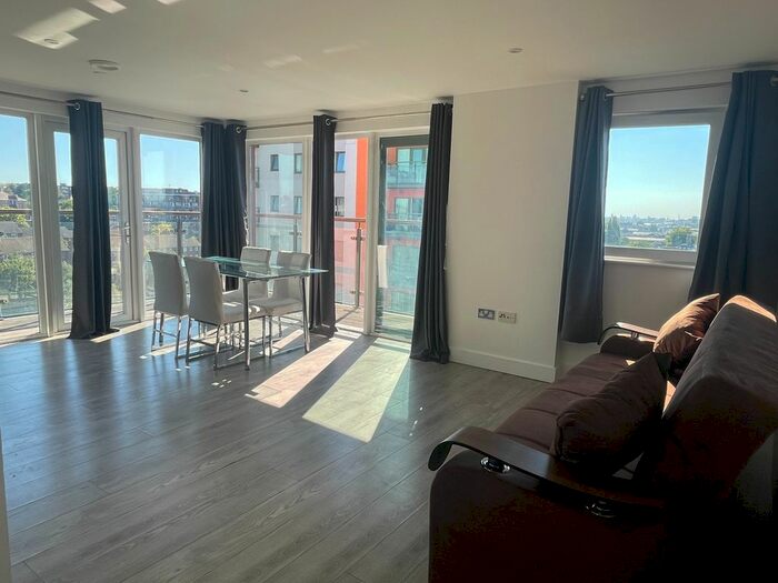 2 Bedroom Flat To Rent In Mizzen Mast House, Mast Quay, Woolwich, London, SE18