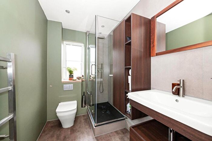 1 Bedroom Apartment For Sale In Overhill Road, East Dulwich, London, SE22
