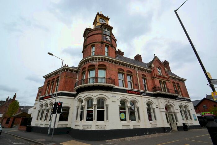 2 Bedroom Flat For Sale In White Lion, Wilmslow Road, Withington Village, Manchester., M20