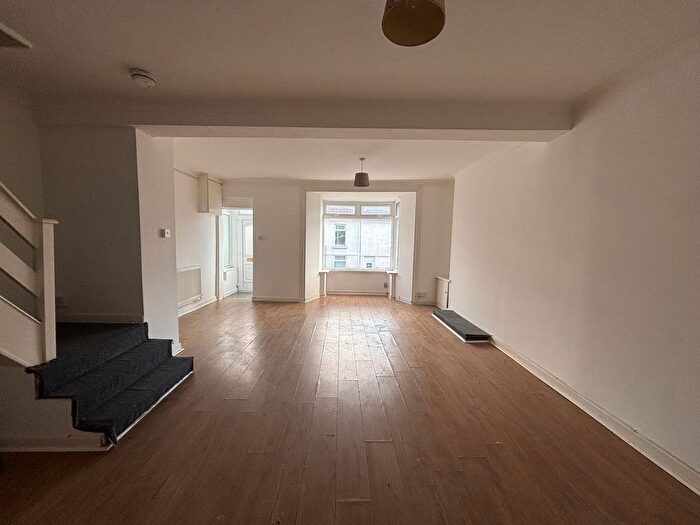 3 Bedroom End Of Terrace House To Rent In Neath Road, Plasmarl, Swansea, SA6