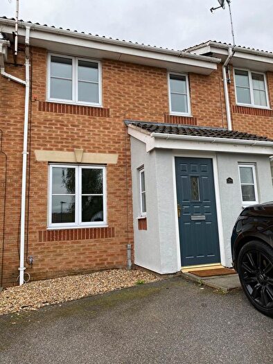 3 Bedroom Town House To Rent In Ironstone Crescent, Chapeltown, S35