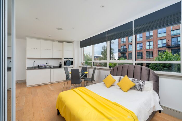 Studio To Rent In Lawrence Road, London, N15