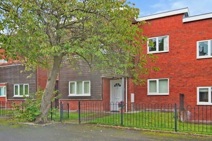 2 Bedroom Flat To Rent In Barnfield Walk, Altrincham, WA15