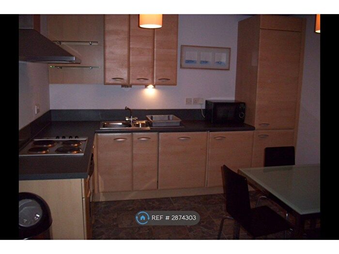 2 Bedroom Flat To Rent In Elmwood Lane, Leeds, LS2