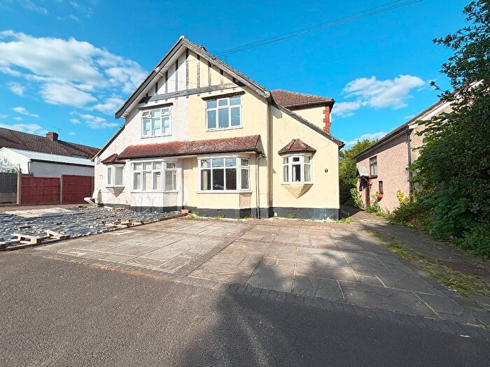 4 Bedroom Semi-Detached House For Sale In Maylands Way, Romford, RM3