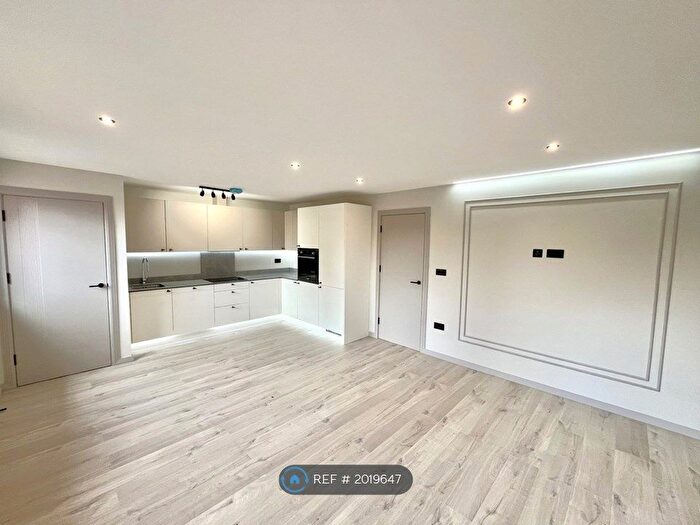 1 Bedroom Flat To Rent In Claydon Court, Staines-Upon-Thames, TW18