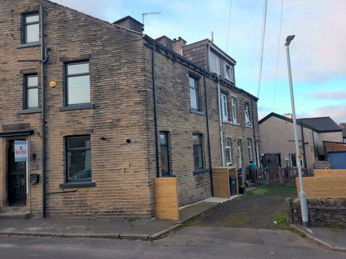 3 Bedroom Terraced House To Rent In Huddersfield Road, Elland, HX5