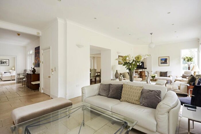 6 Bedroom Detached House To Rent In Old Esher Road, Hersham, KT12