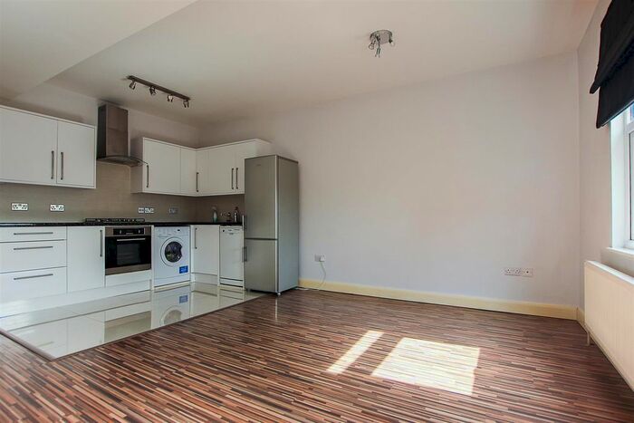 1 Bedroom Flat To Rent In Horn Lane, Acton, W3