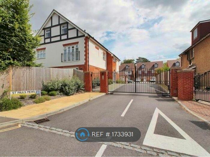 2 Bedroom Flat To Rent In Three Bridges Road, Crawley, RH10