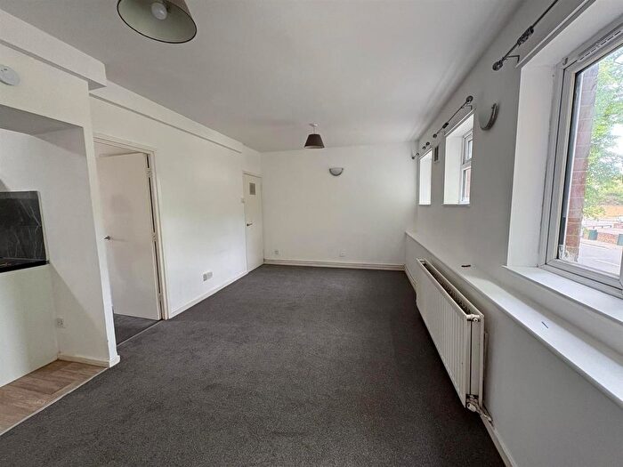 2 Bedroom Flat To Rent In Trinity Avenue, Northampton, NN2