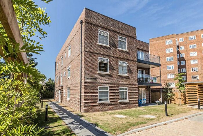 3 Bedroom Flat To Rent In Portsmouth Road, Surbiton, KT6