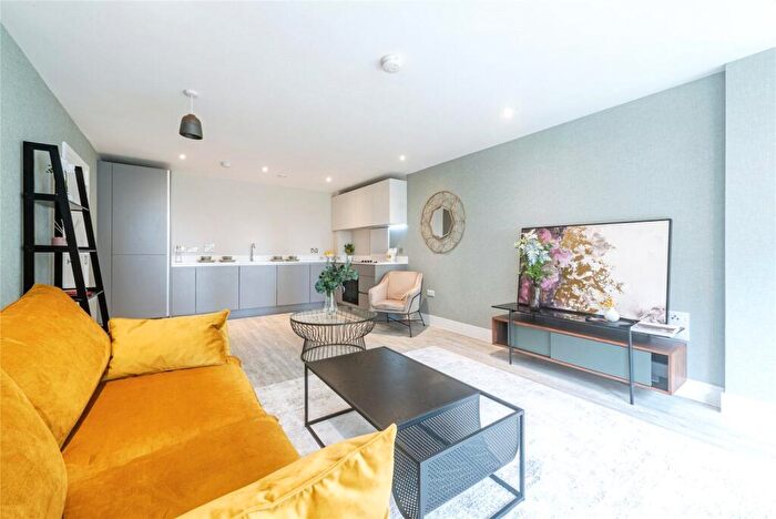 2 Bedroom Flat For Sale In Kings Road, Newbury, Berkshire, RG14