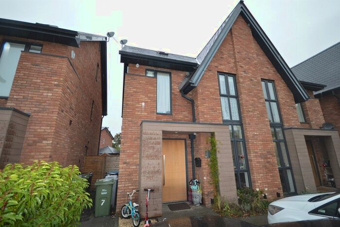 4 Bedroom Semi-Detached House To Rent In Park House Drive, Sale, M33