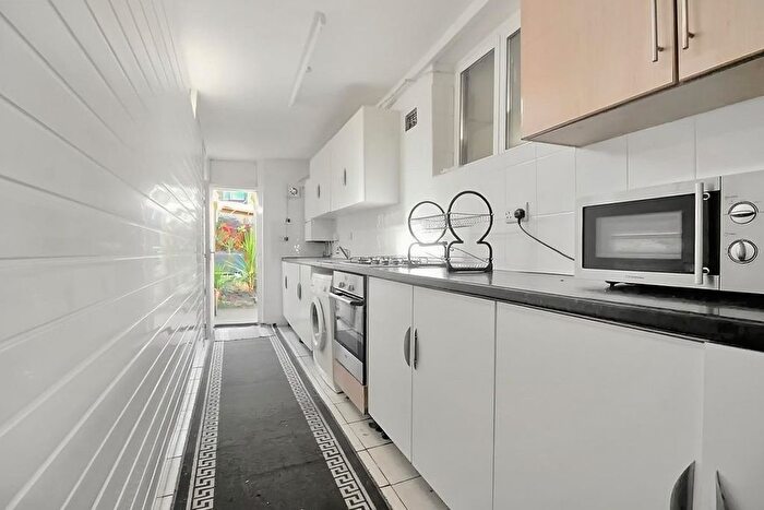 4 Bedroom Terraced House To Rent In Poplars Road, Walthamstow, E17