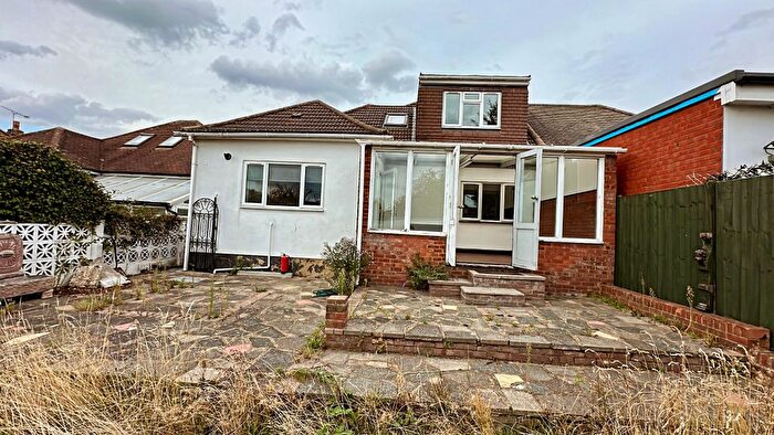 4 Bedroom Bungalow For Sale In Parkfields Avenue, London, NW9