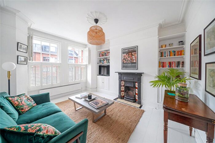 2 Bedroom Flat For Sale In Cambridge Road, London, SW11