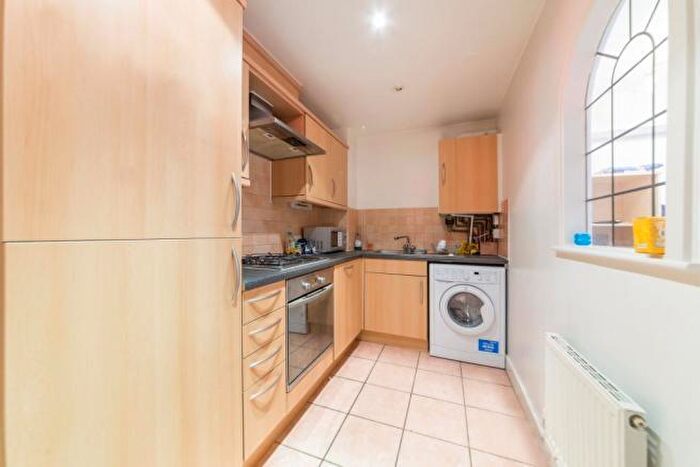 1 Bedroom Flat To Rent In Newport Avenue, London, E14