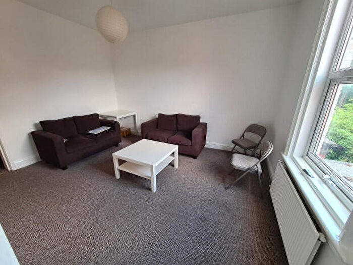 2 Bedroom House To Rent In Kensington Terrace, Leeds, LS6