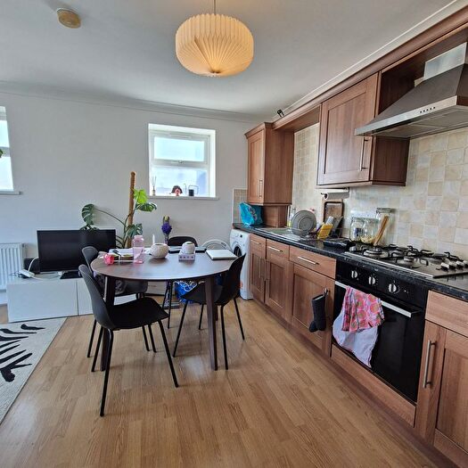 1 Bedroom Flat To Rent In Elmfield Road, Walthamstow, E17