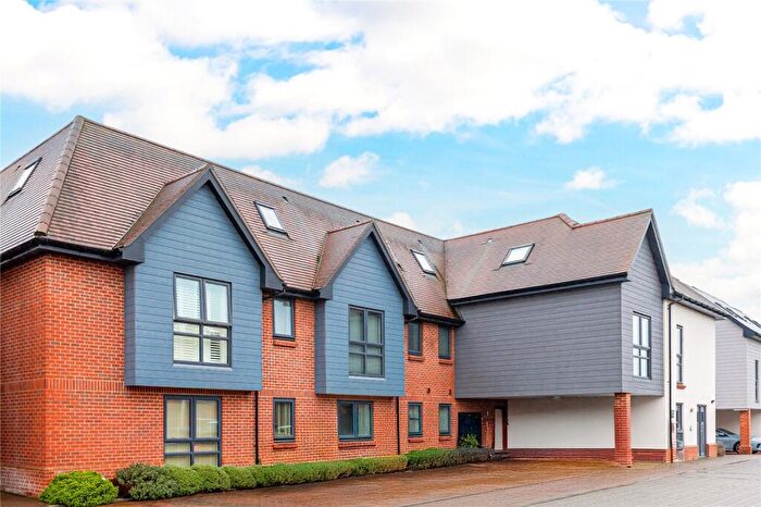 2 Bedroom Apartment For Sale In Francis Close, Thatcham, RG18