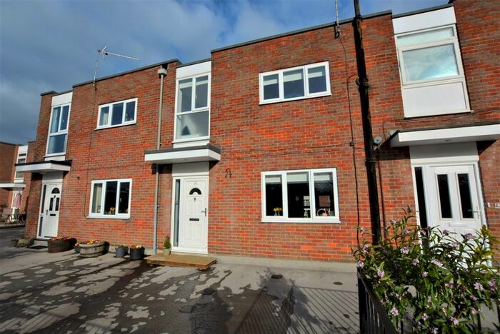 3 Bedroom Flat To Rent In Grove Court, Beaconsfield, HP9