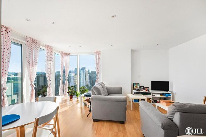 2 Bedroom Apartment To Rent In Woodberry Grove London, N4