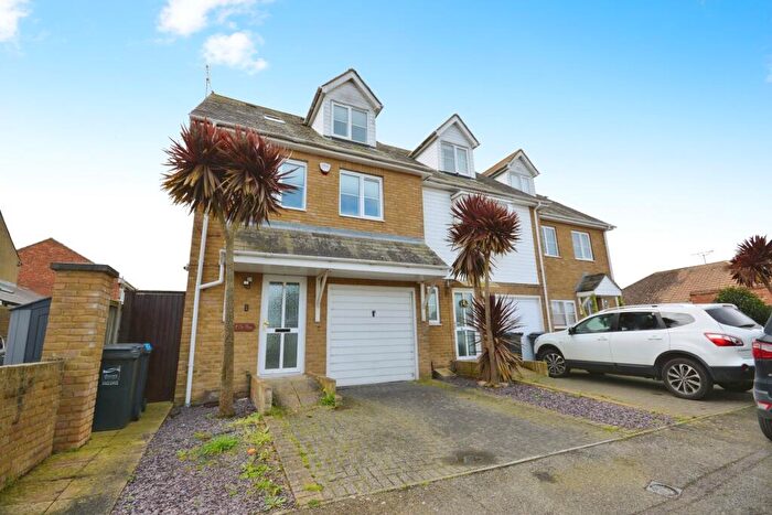 3 Bedroom End Of Terrace House For Sale In Kingfisher Close, Margate, CT9