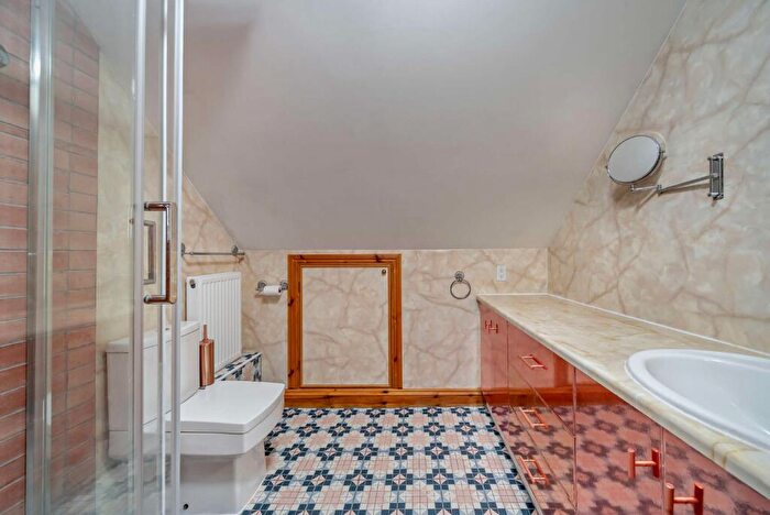 4 Bedroom Detached House For Sale In Southend Road, Bradfield Southend, Berkshire, RG7