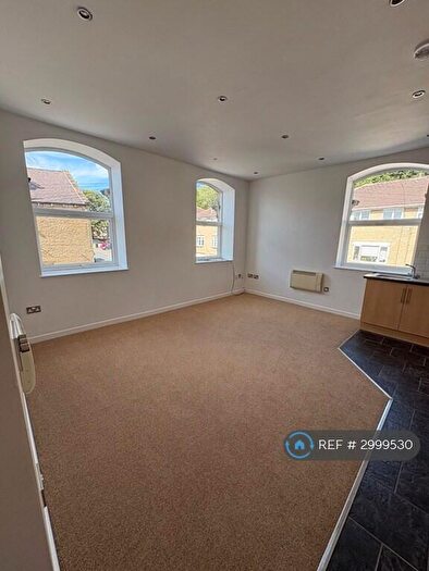 2 Bedroom Flat To Rent In Browning Avenue, Halifax, HX3