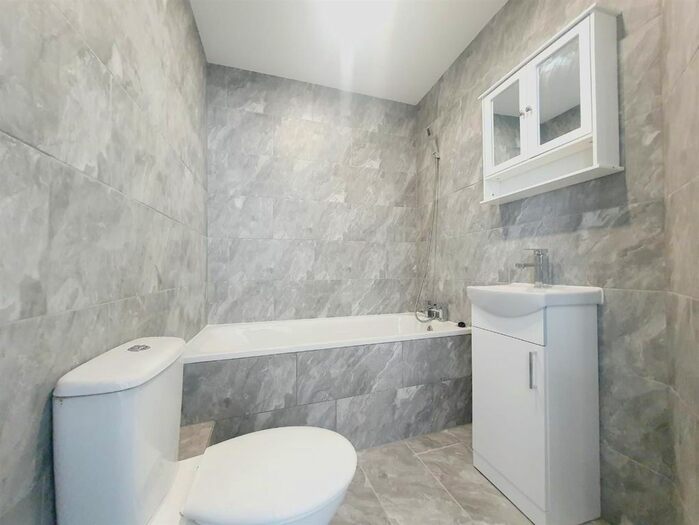 1 Bedroom Flat To Rent In Cross Road, Surrey, Tadworth, KT20