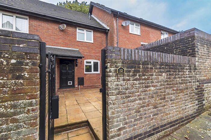 2 Bedroom Property To Rent In Greenfield Drive, Ridgewood, Uckfield, TN22