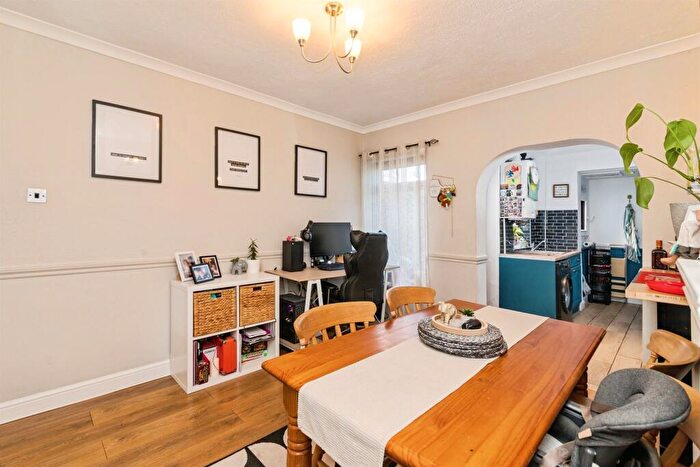 2 Bedroom Terraced House For Sale In Gorleston Road, Lowestoft, NR32
